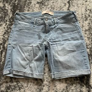 Hollister - Women’s Boyshort Low Rise Light Wash Shorts - 1
